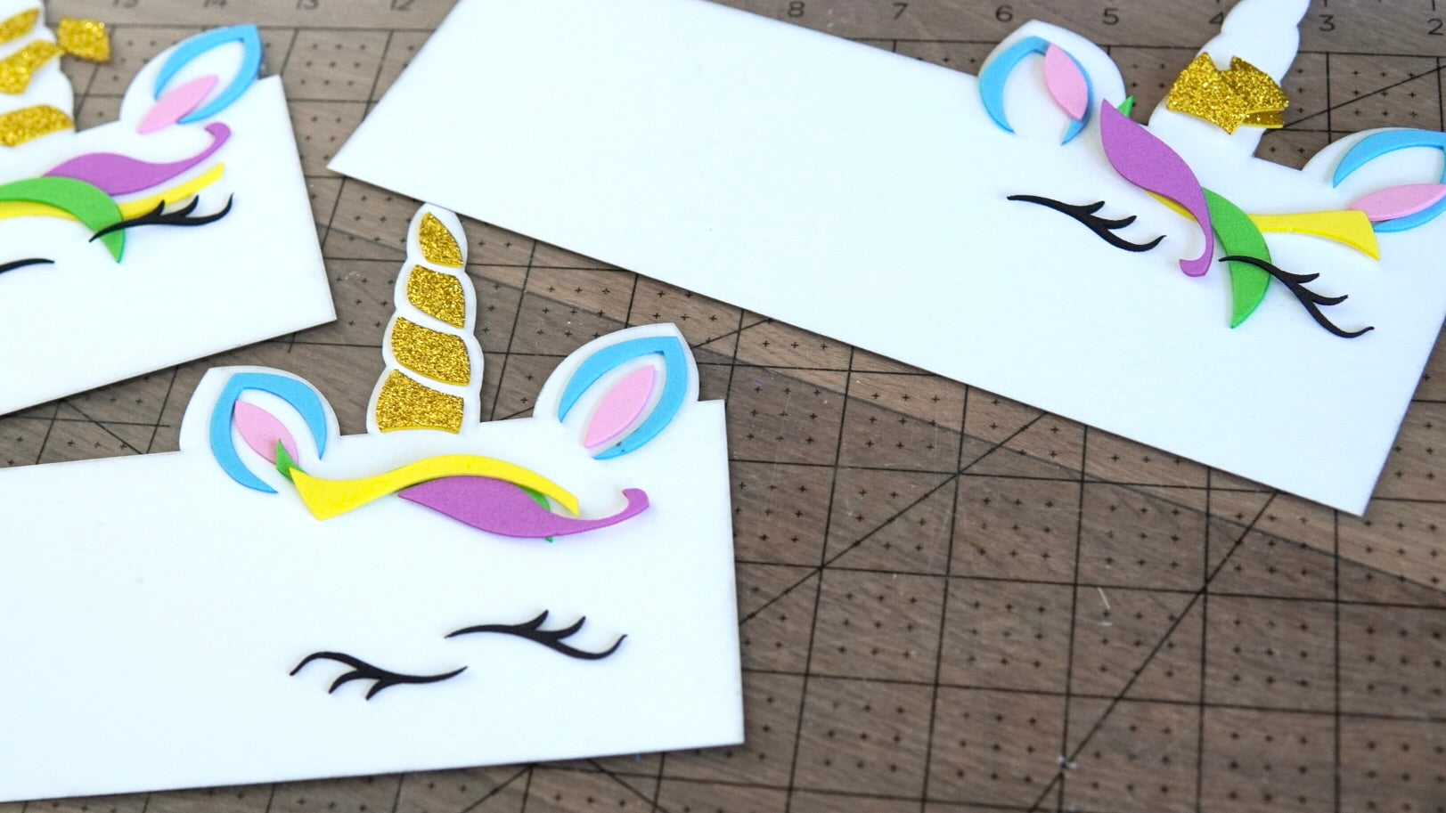 hacer una tarjeta de invitación de unicornio