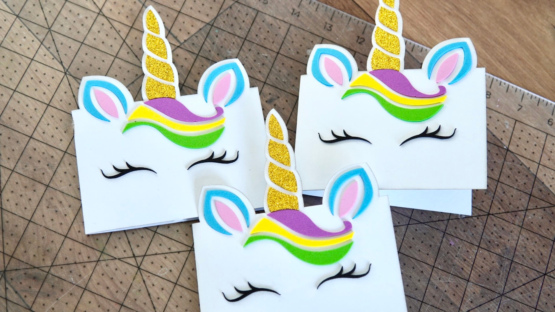 Tarjetas de invitación de unicornio.