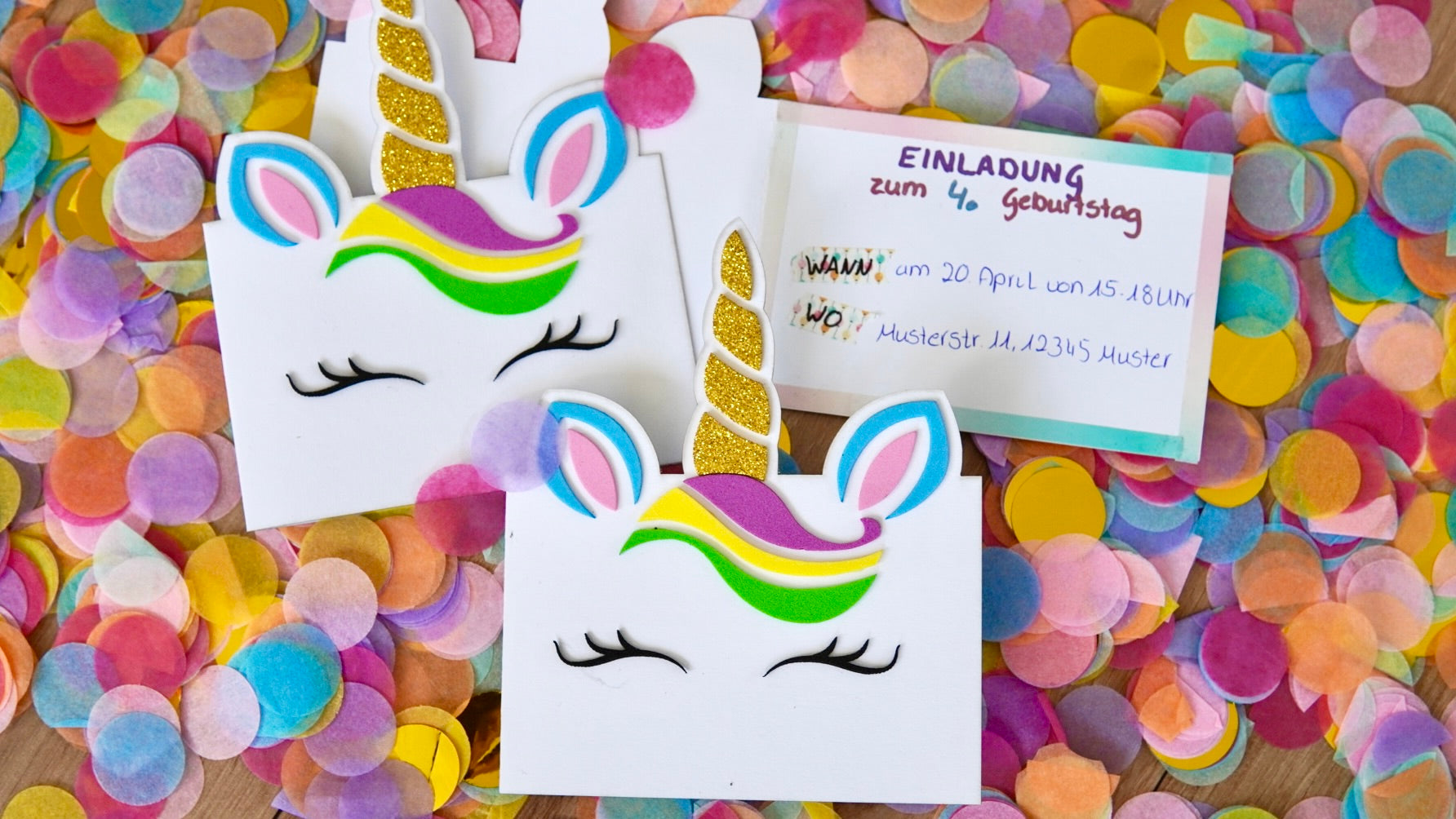 Tarjetas de invitación de unicornio.