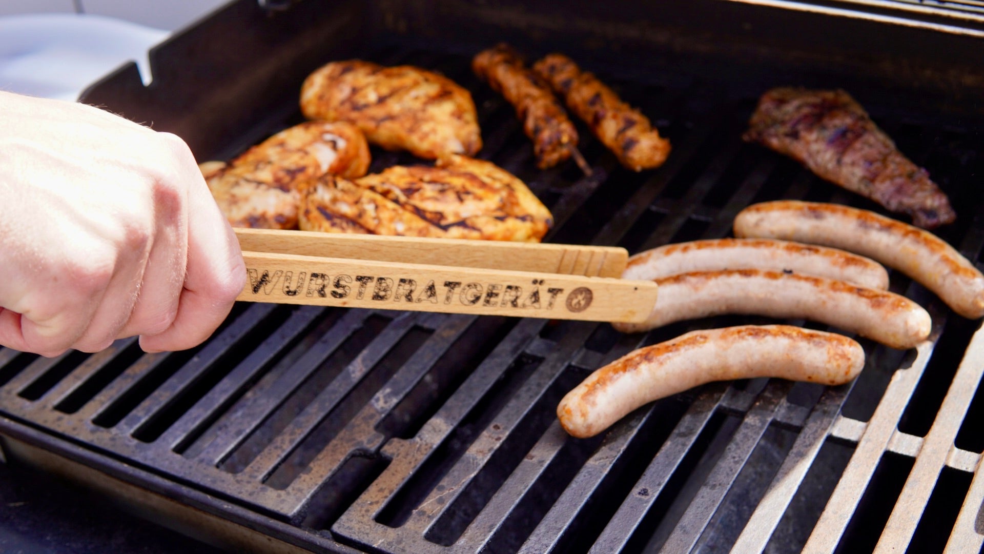 Grabar pinzas para barbacoa