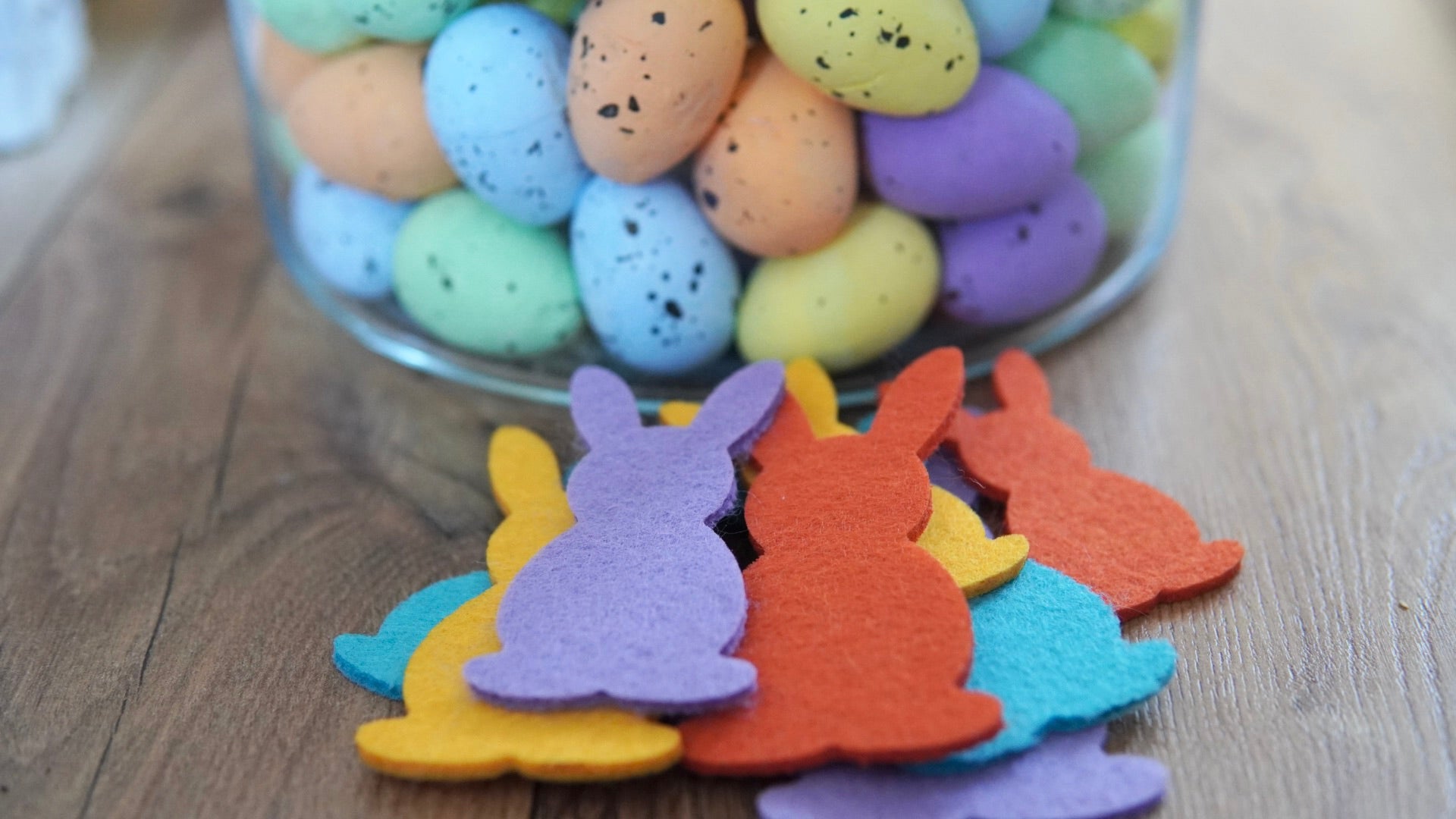 Easter bunnies made of felt