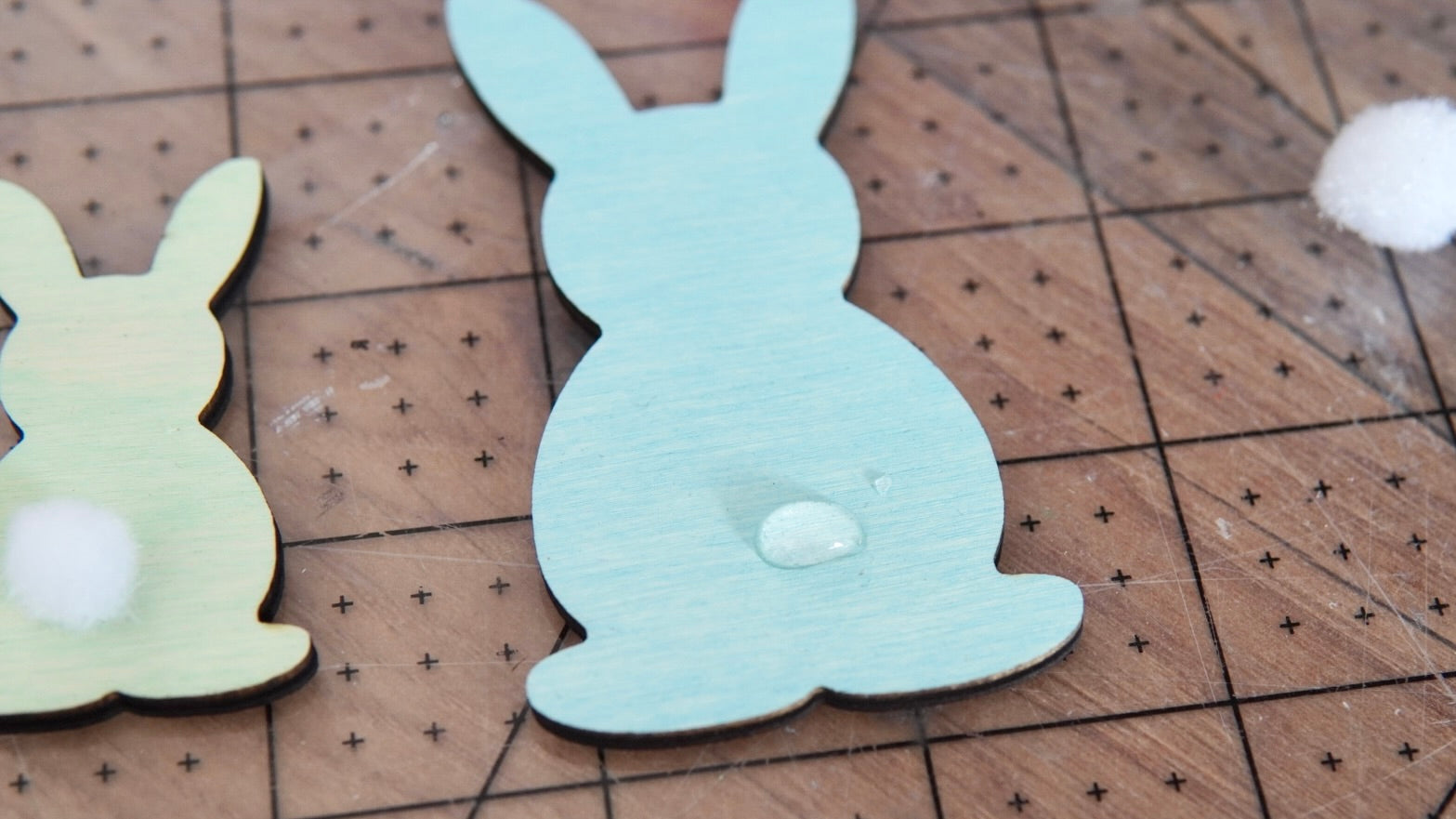 Make an Easter bunny door wreath