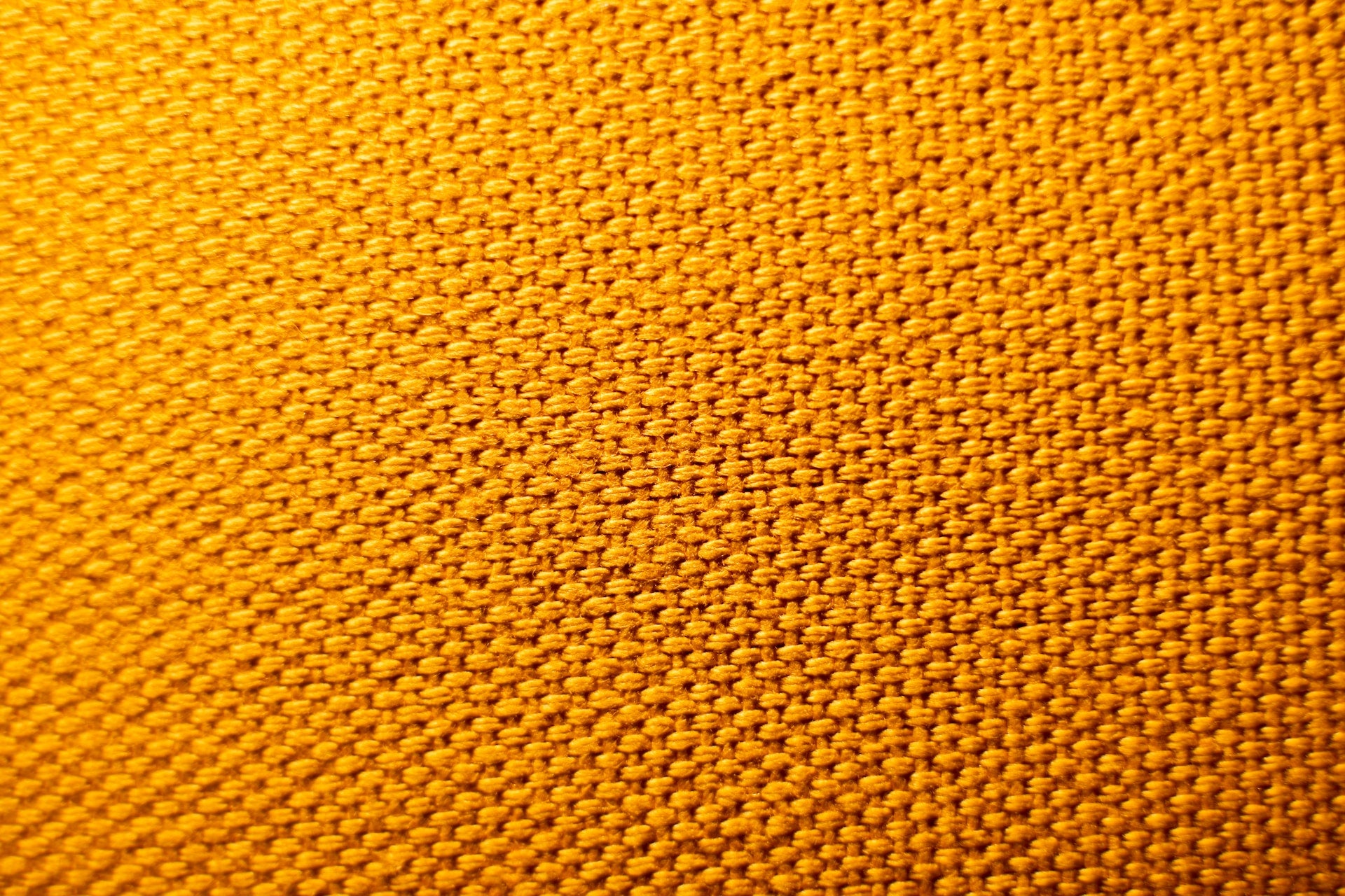 Amarillo mostaza color de tendencia otoño 2024