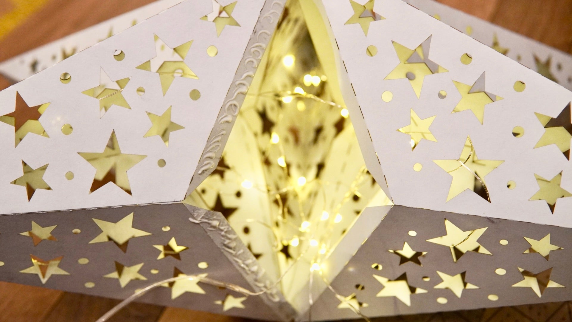 Shining star window decoration