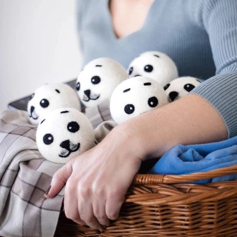 friendsheep-dryer-balls-seals.jpg__PID:76f9852e-8a0a-4517-ade5-24d6b78179eb