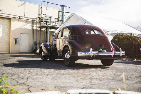 Using a Waterless Wash on dusty Cord car - Jay Leno's Garage Australia