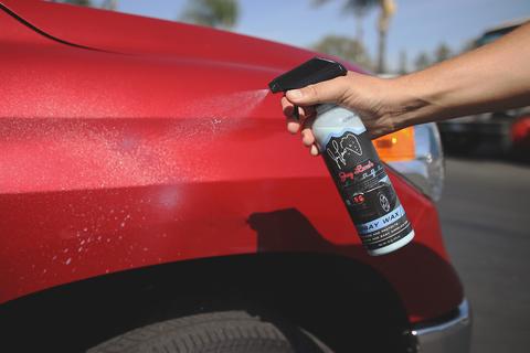 Spray Wax from Jay Leno's Garage Australia applying Wax to a cars paint