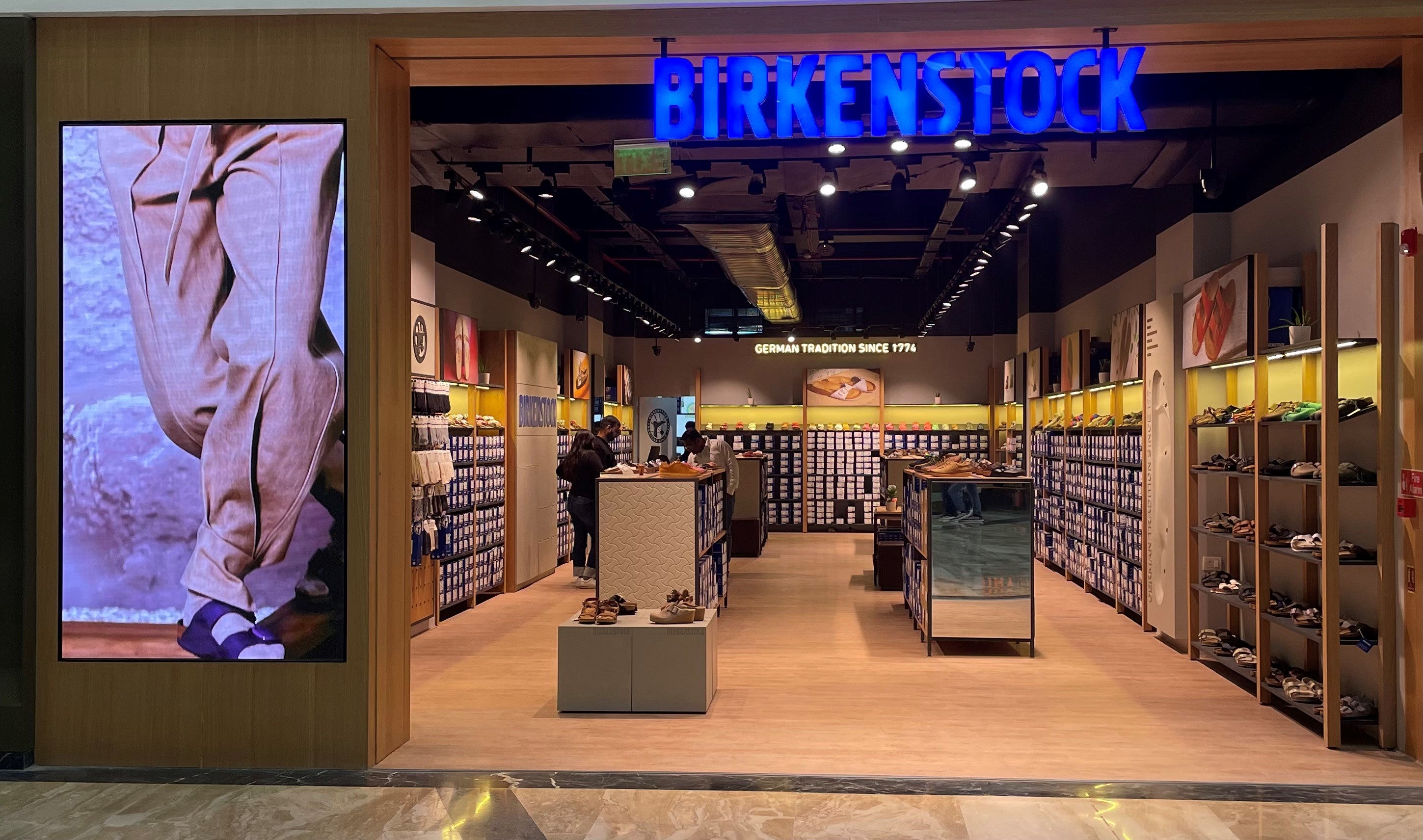 BIRKENSTOCK Outlet, Pacific Premium Outlet Mall,