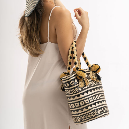 Small Black Puzzle Woven Straw Bucket Bag – WASHEIN