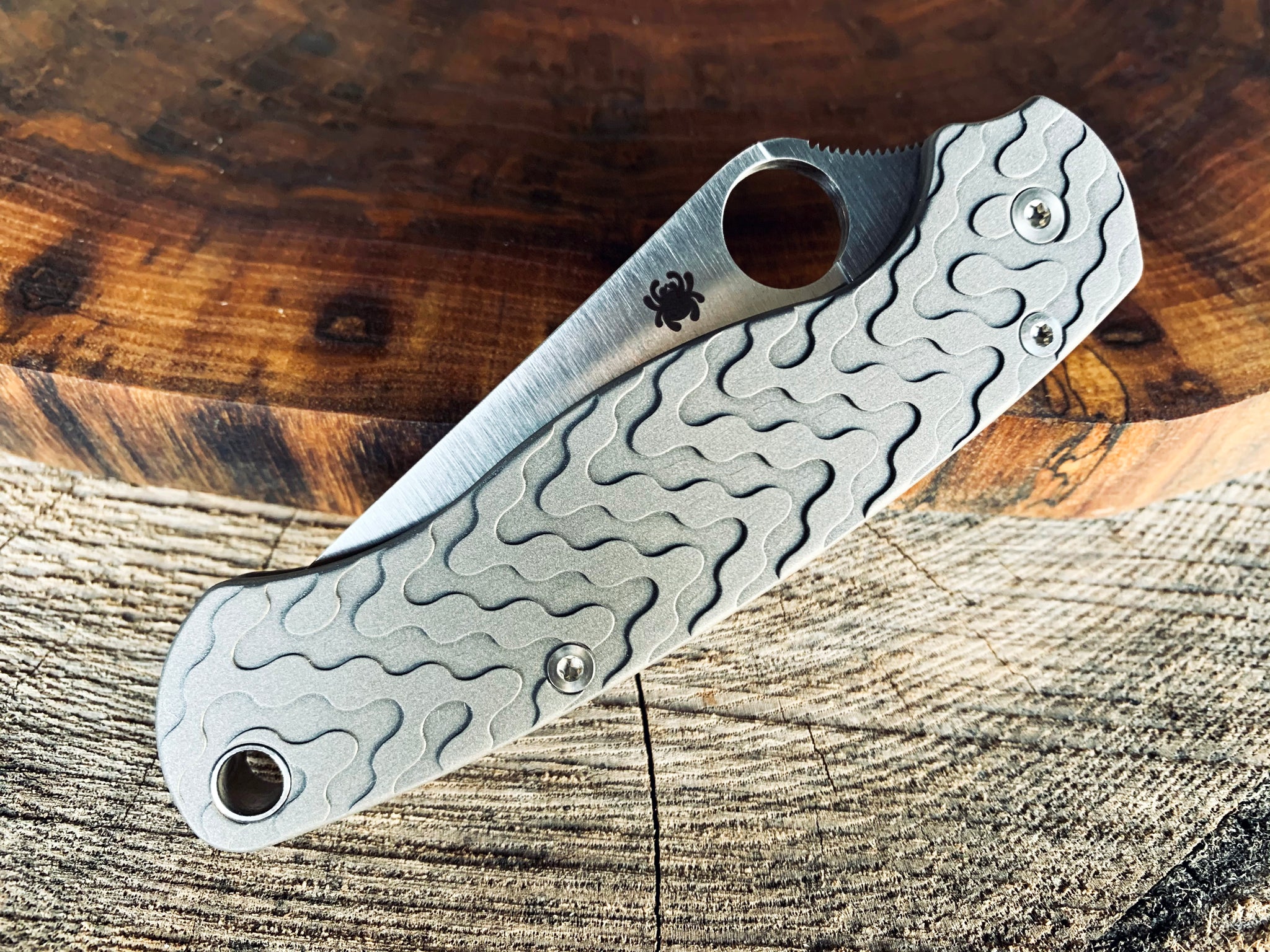 Seigaiha Pattern – Spyderco PM2 TI – Fiber Laser Deep Engraved – PM2  Titanium Knife Scales – EDC Gear – Knife & Hardware Optional – DNA LASERING