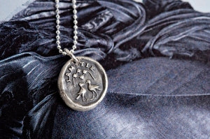 Lamitie Friendship wax seal necklace