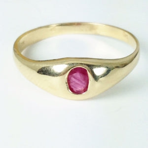 Vintage gold and ruby ring