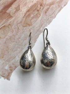 Vintage sterling silver engraved teardrop earrings