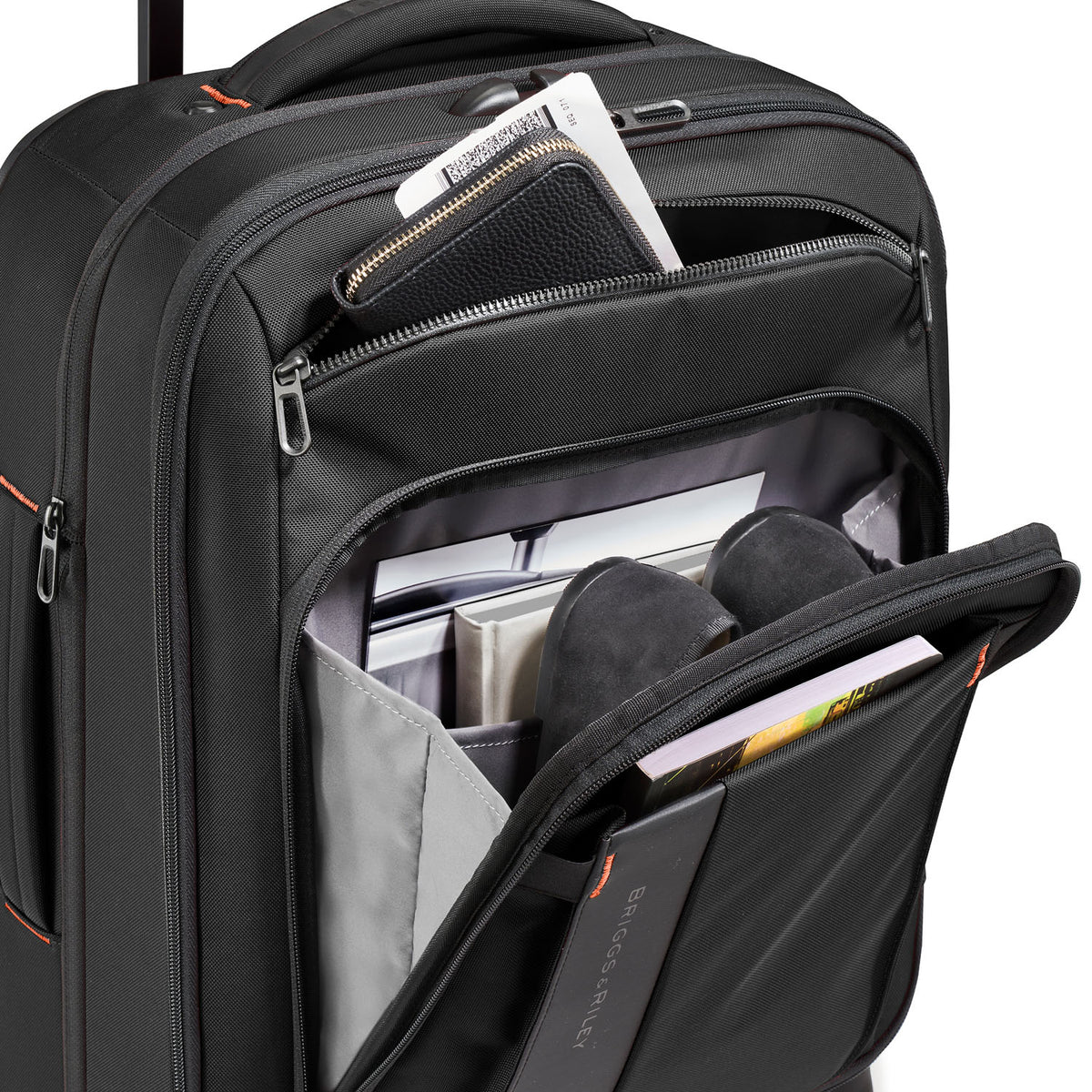 International 21" Carry-on Expandable Spinner