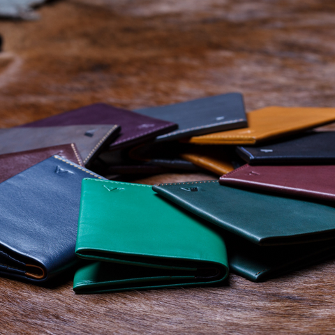 A-SLIM wallets in many colours arranged in a circular pattern