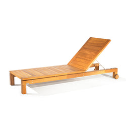 outdoor tanning lounger