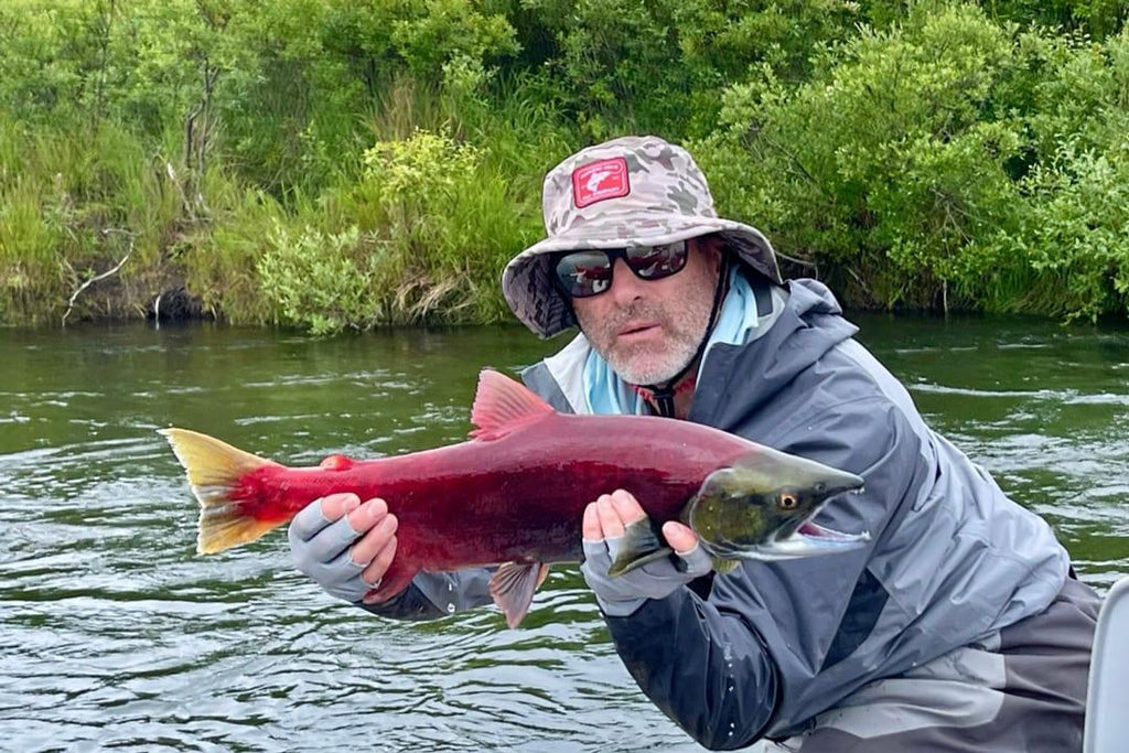 El propietario de Jackson Hole Fly Company captura un hermoso salmón