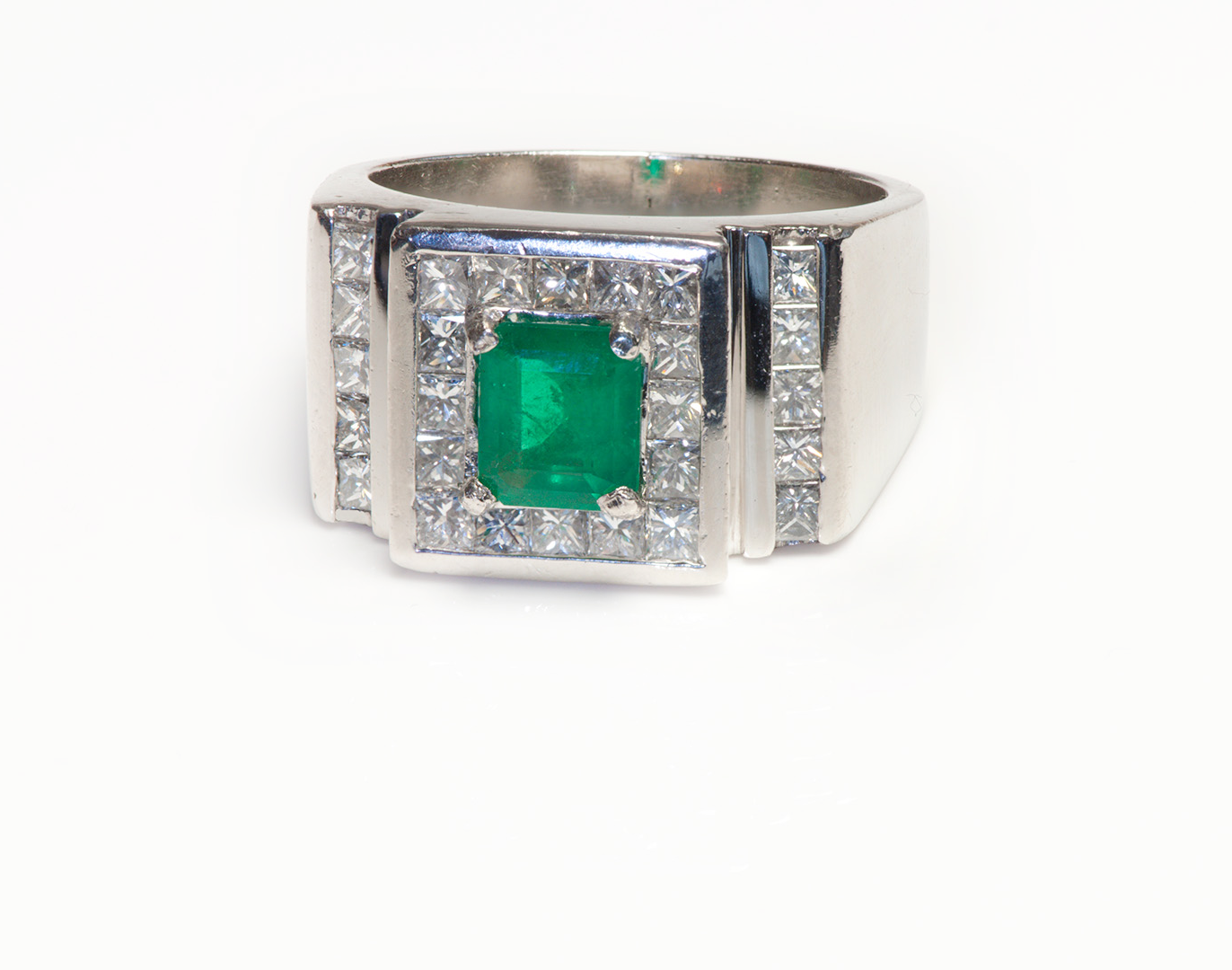 Emerald diamond ring 