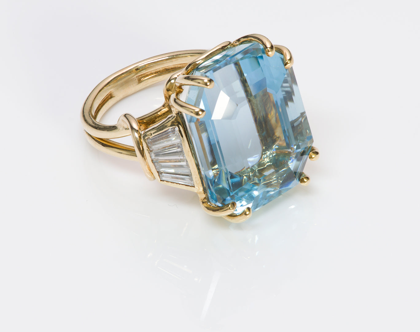 Aquamarine Ring gold diamond
