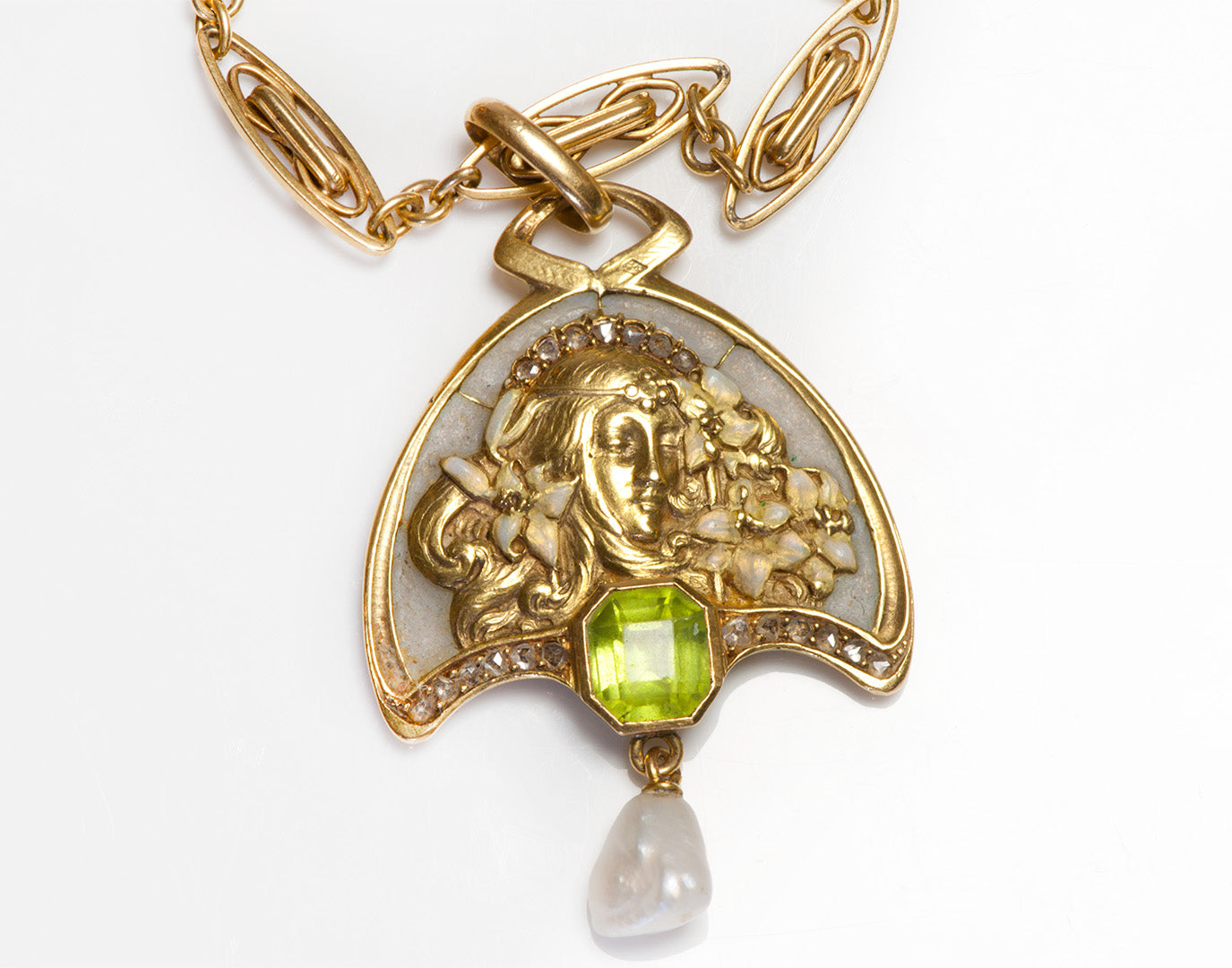 art Nouveau necklaces-jewelry
