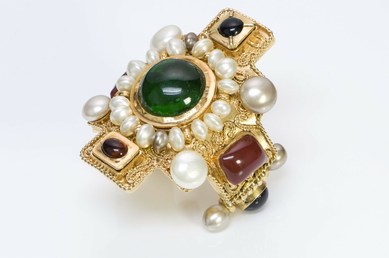 chanel-1970 maison-gripoix-glass-byzantine-style-pearl-cross-cuff-bracelet