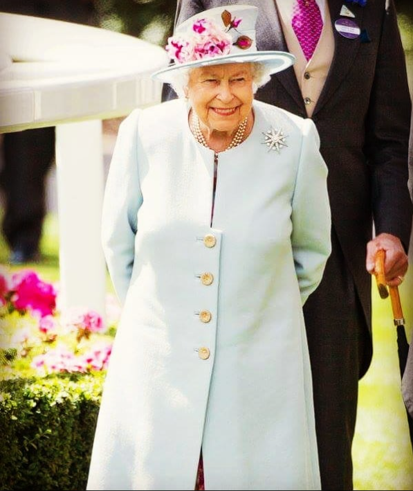 What Happens To Queen Elizabeth's Clothes After She Wears Them? | DSF  Antique Jewelry