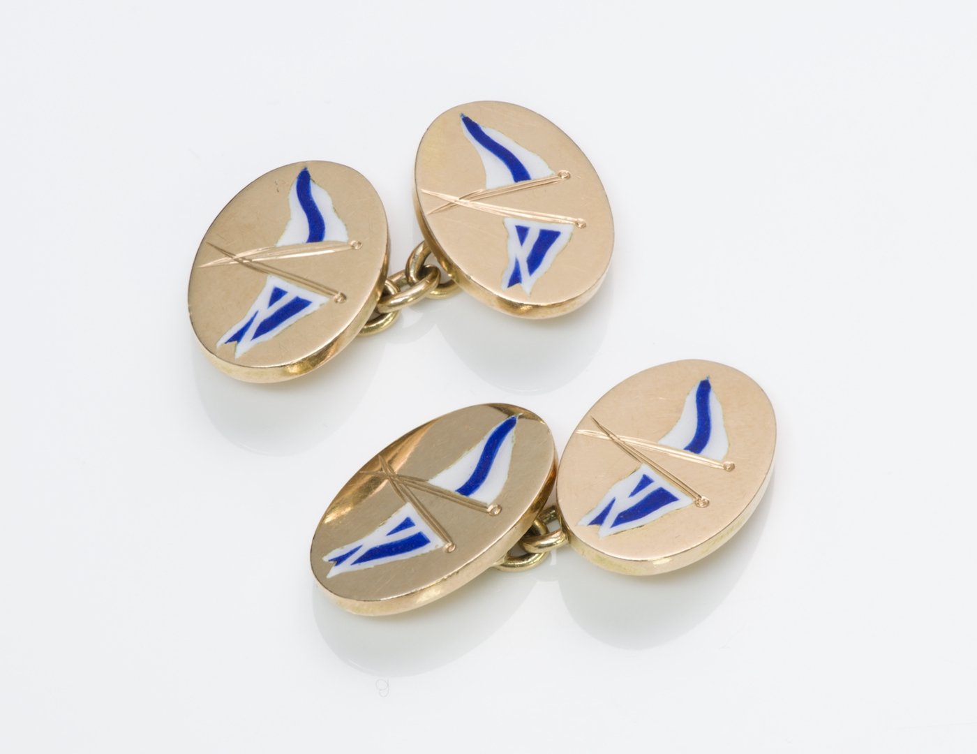 cartier-gold-enamel-flag-cufflinks