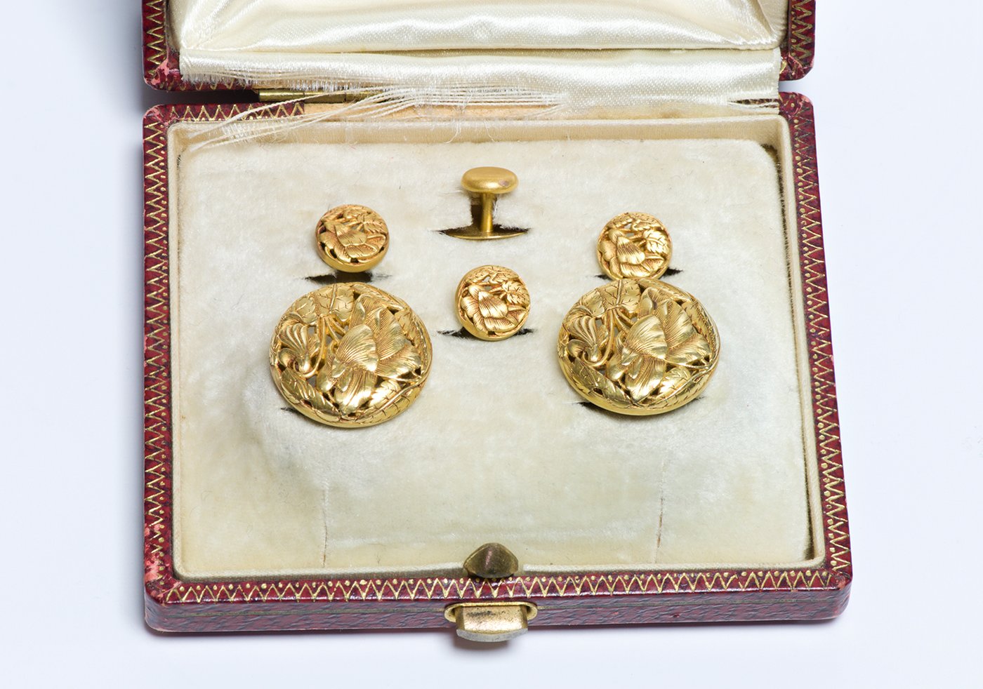 art-nouveau-gold-cufflink-stud-set