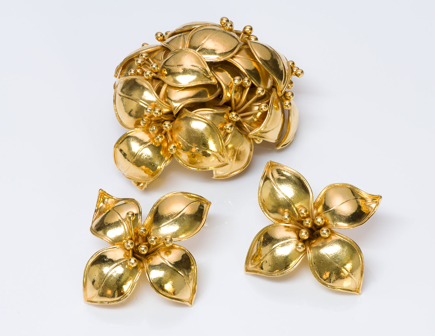 vintage-valentino-garavani-couture-1980-s-gold-tone-flower-earrings-brooch-set