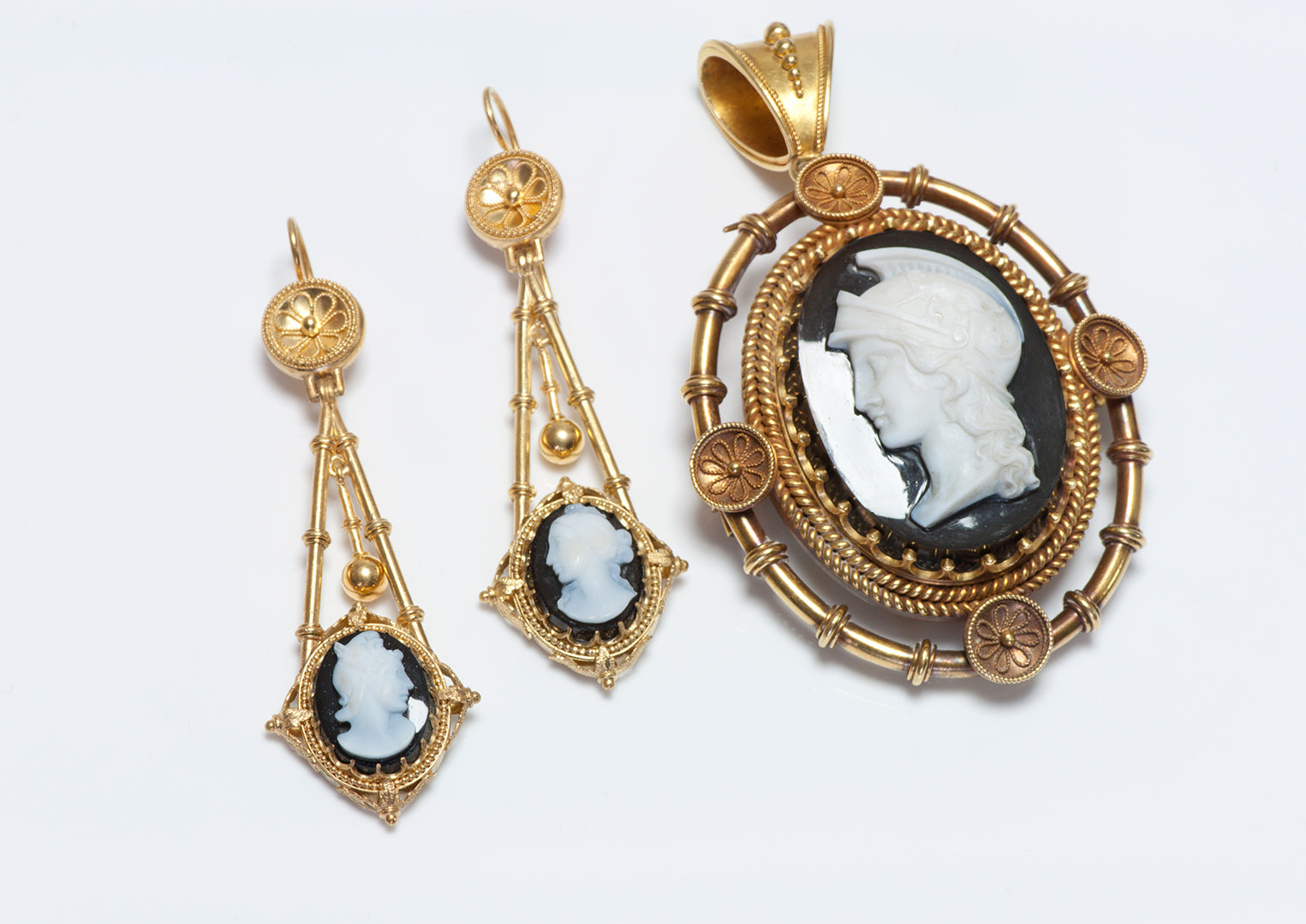 antique-gold-cameo-earrings-pendant