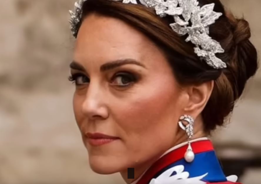 Kate Middleton also wore Earrings Tiara 