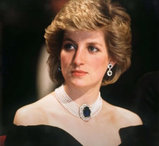Princess Diana Her Amazing Signature Pearl Choker