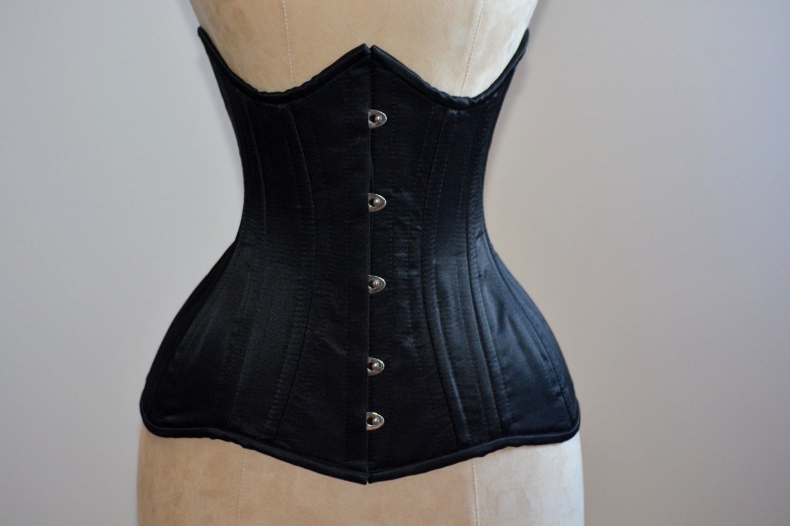 Classic taffeta corset red and black. Steel-boned corset for tight