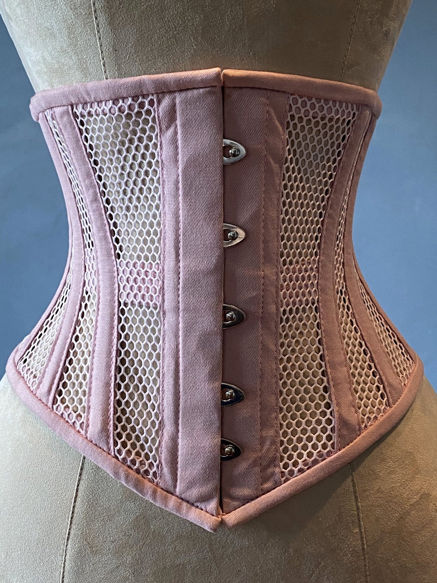 Tight Lacing White Underbust Corset in Victorian Vintage Style, Steelboned  Waist Training Cincher Corset for Under Dress, Shapewear Trainer -  UK