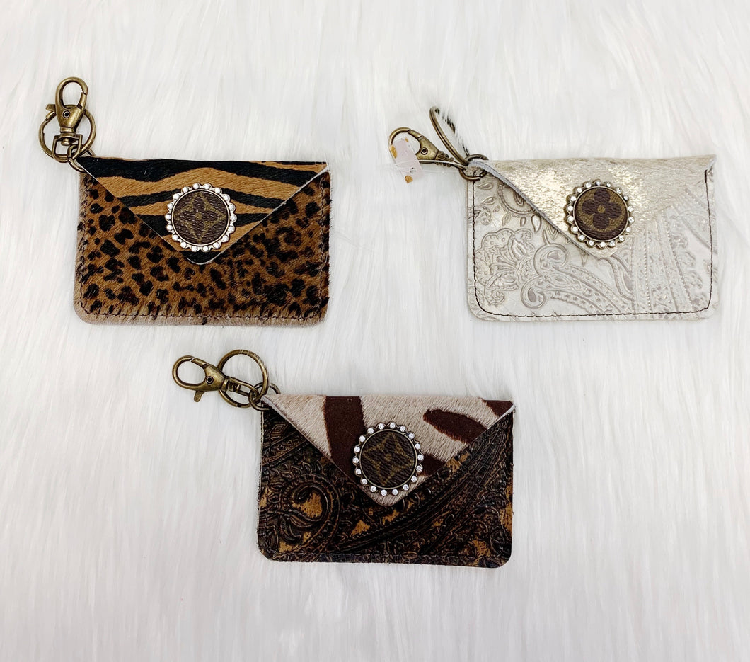 LV COIN PURSE W/ KEYCHAIN – Breazy&#39;s Boutique