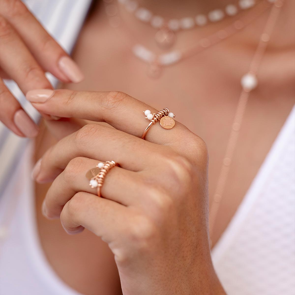 Rings - PENDANT MEDALS RING - GIPSY WHITE - 2 | Rue des Mille