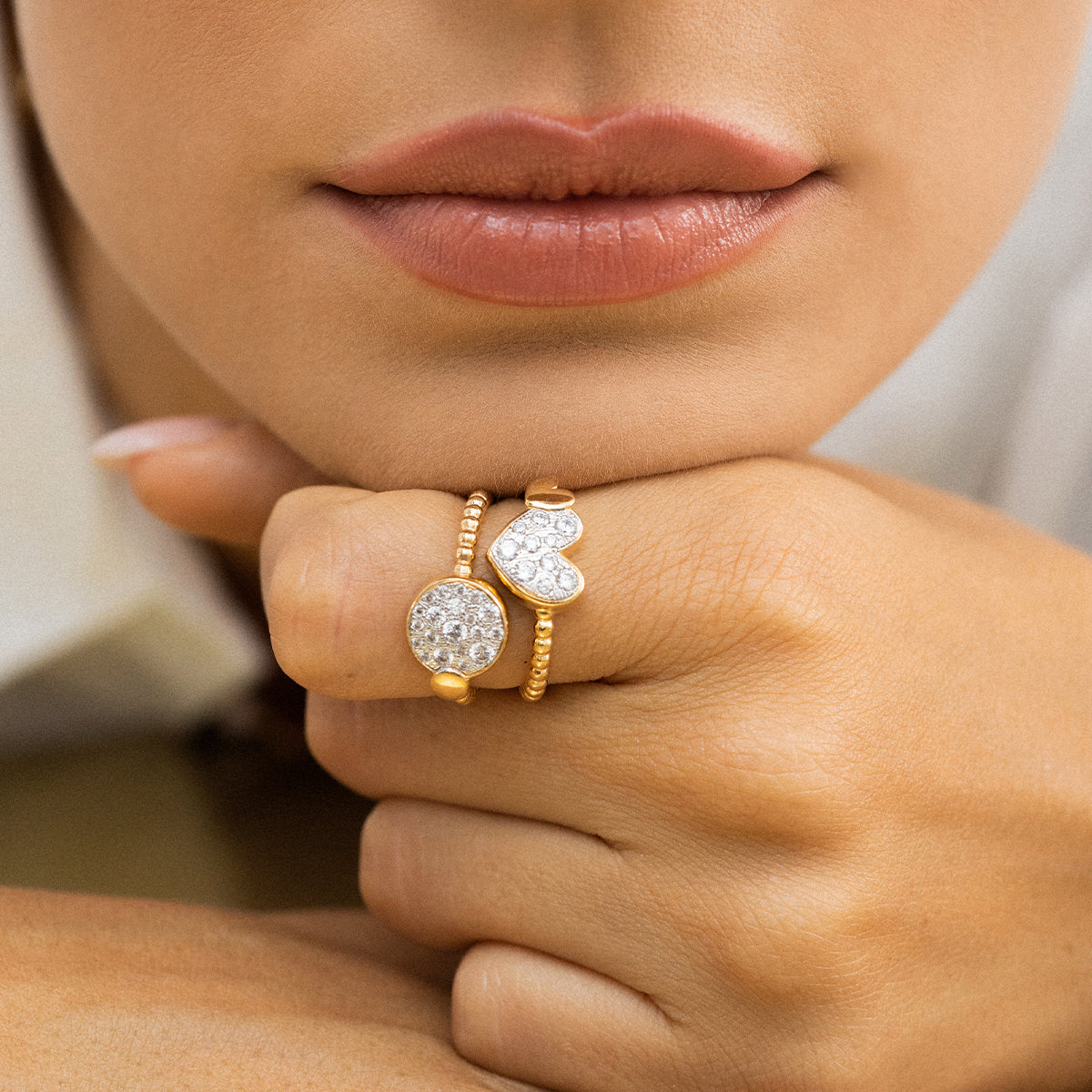 Rings - Ring with an oversized pavé circle - STARDUST TEN - 3 | Rue des Mille