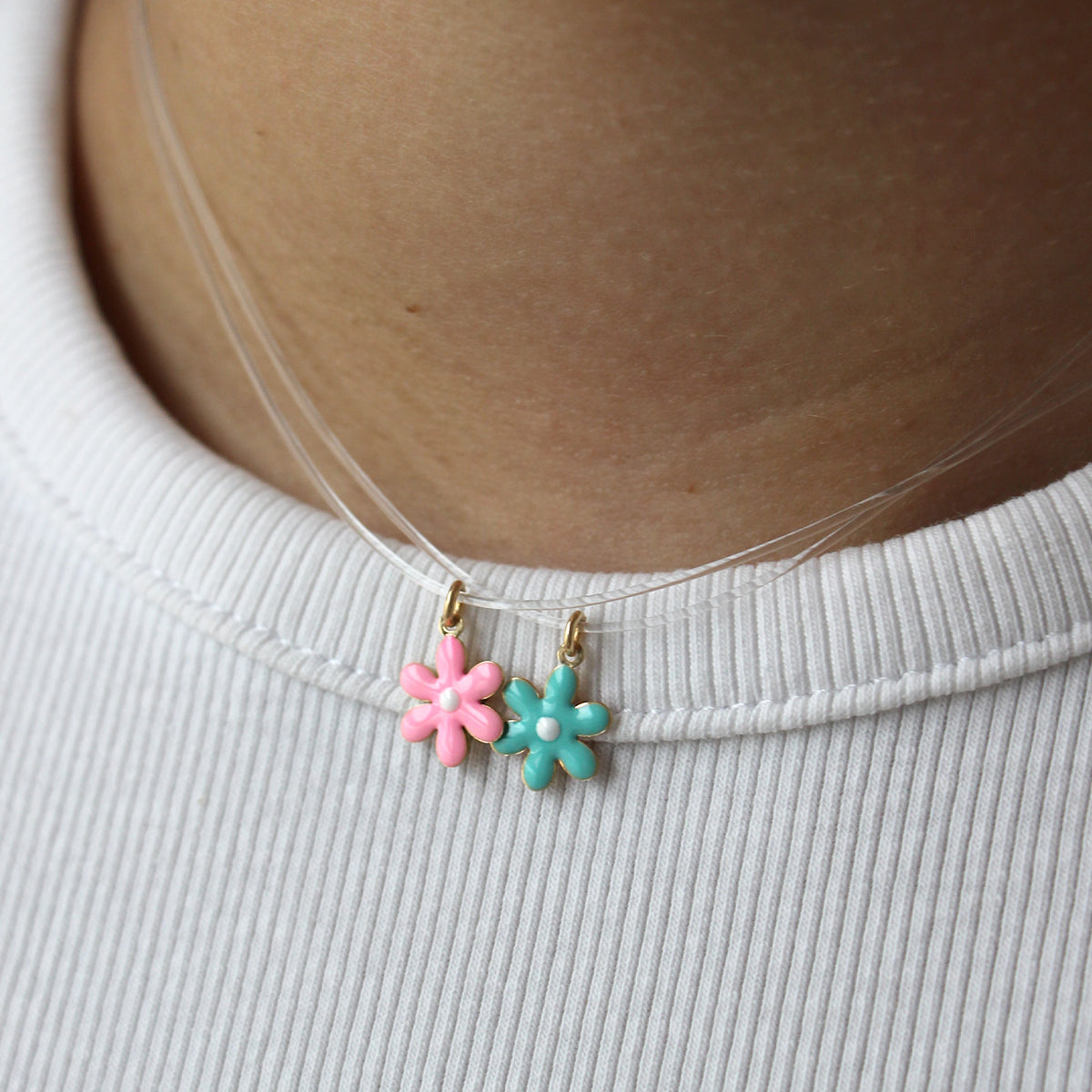 Line choker light blue daisy - RueFlower