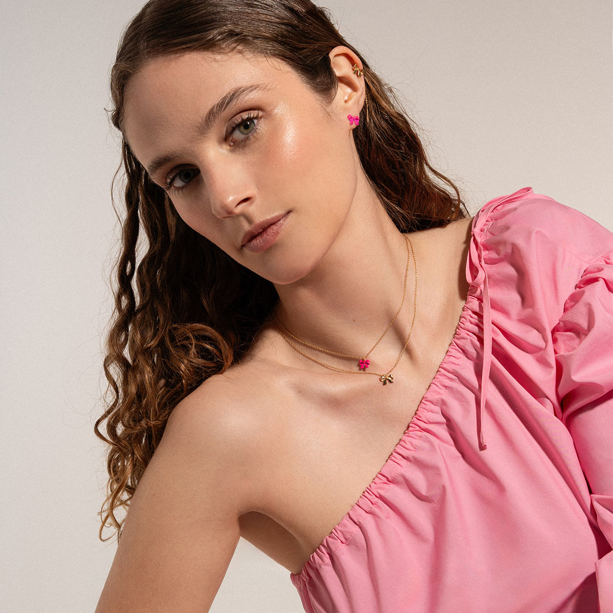 Gargantillas - Collar con lazo chic y esmalte rosa - CANDY BOW - 4 | Rue des Mille