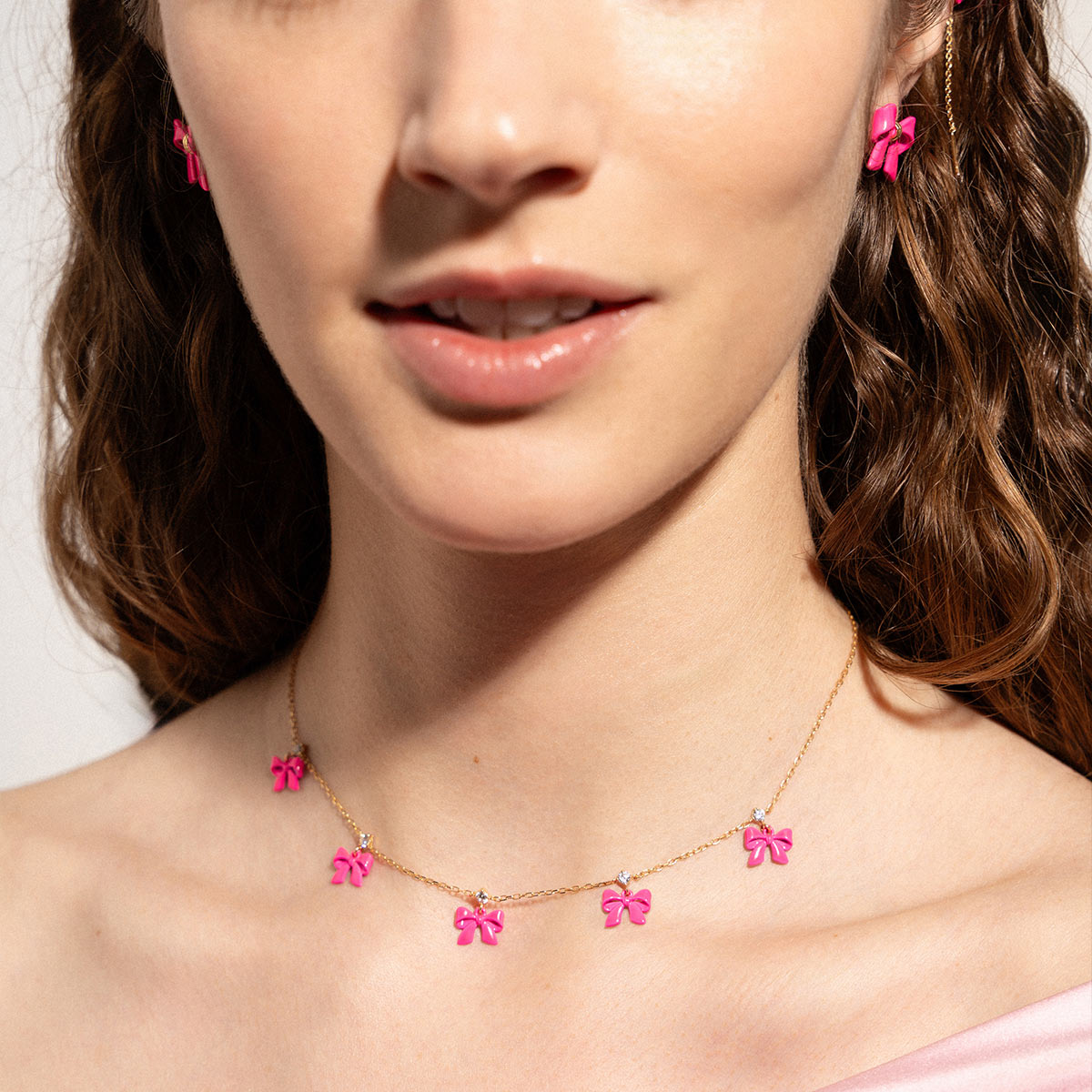 Collar con cinco lazos chic y esmalte rosa - CANDY BOW