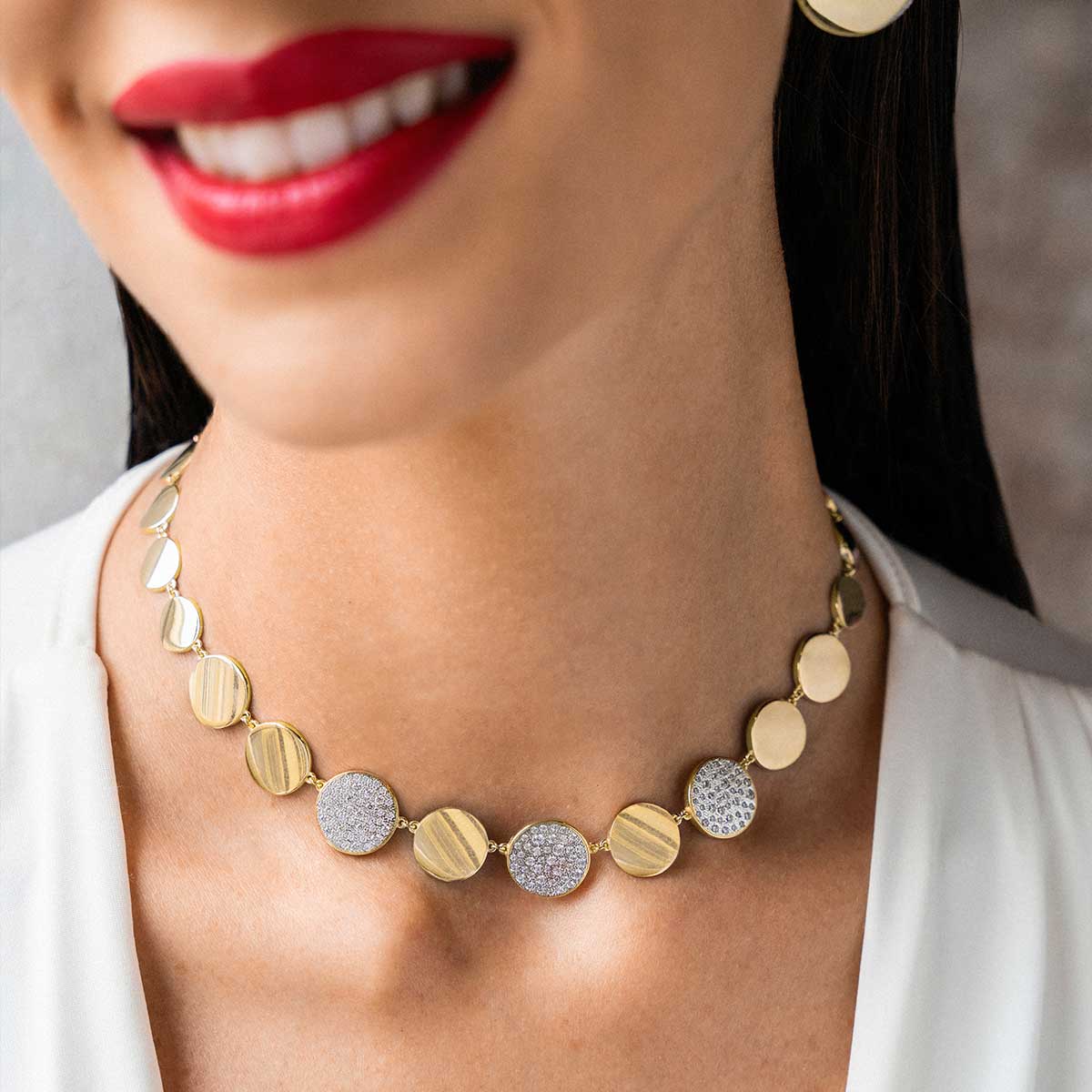 Chokers - Luxury BIG CIRCLE short necklace with alternating smooth and pavé circles - STARDUST TEN - 3 | Rue des Mille