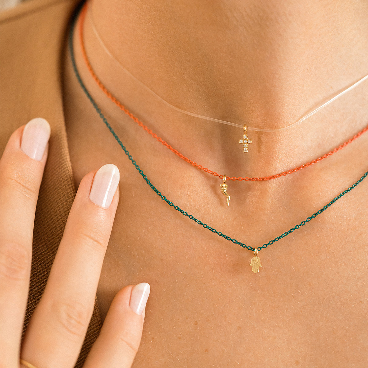 Chokers - Choker with hand of fatima and painted chain - ORO 18KT - 2 | Rue des Mille