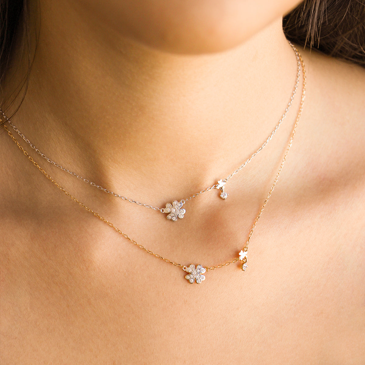 Chokers - Necklace with chain and pavè four-leaf clover - STARDUST TEN - 3 | Rue des Mille
