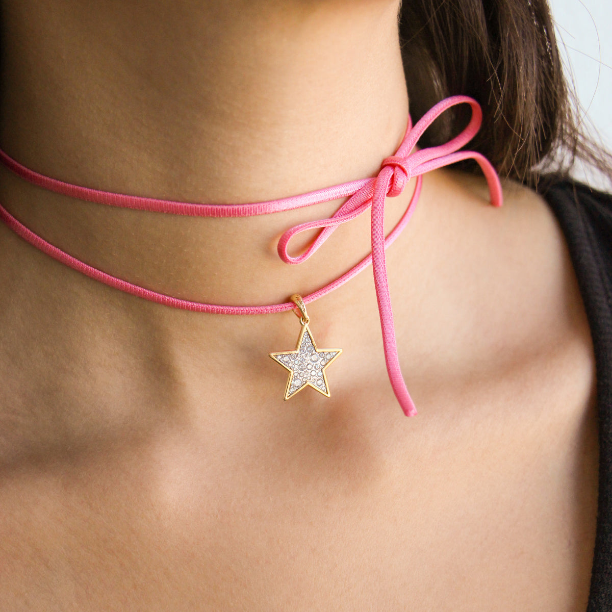 Colgante de estrella pavé oversized con choker rosa - STARDUST TEN