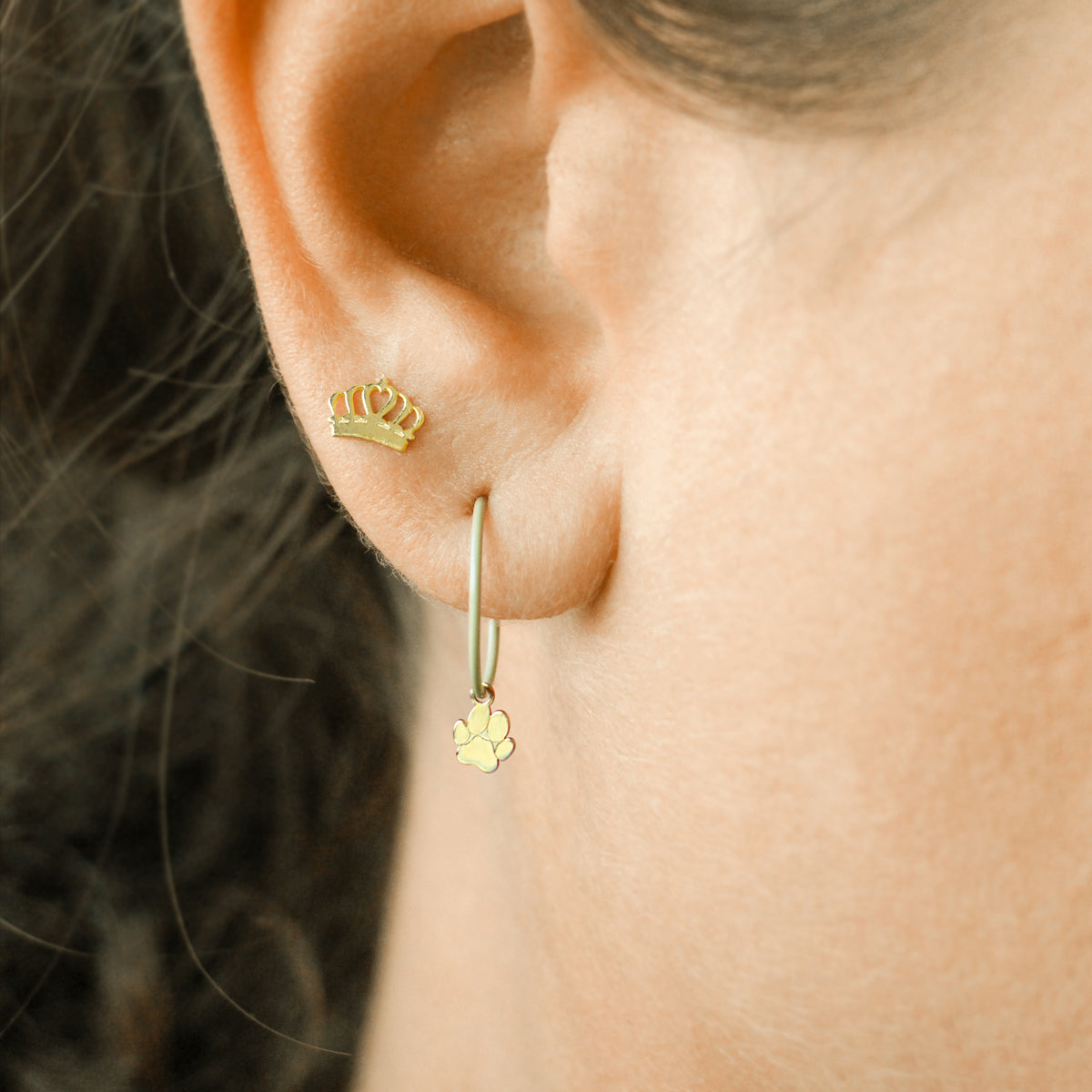 Single earring with paw and painted hoop - ORO18KT