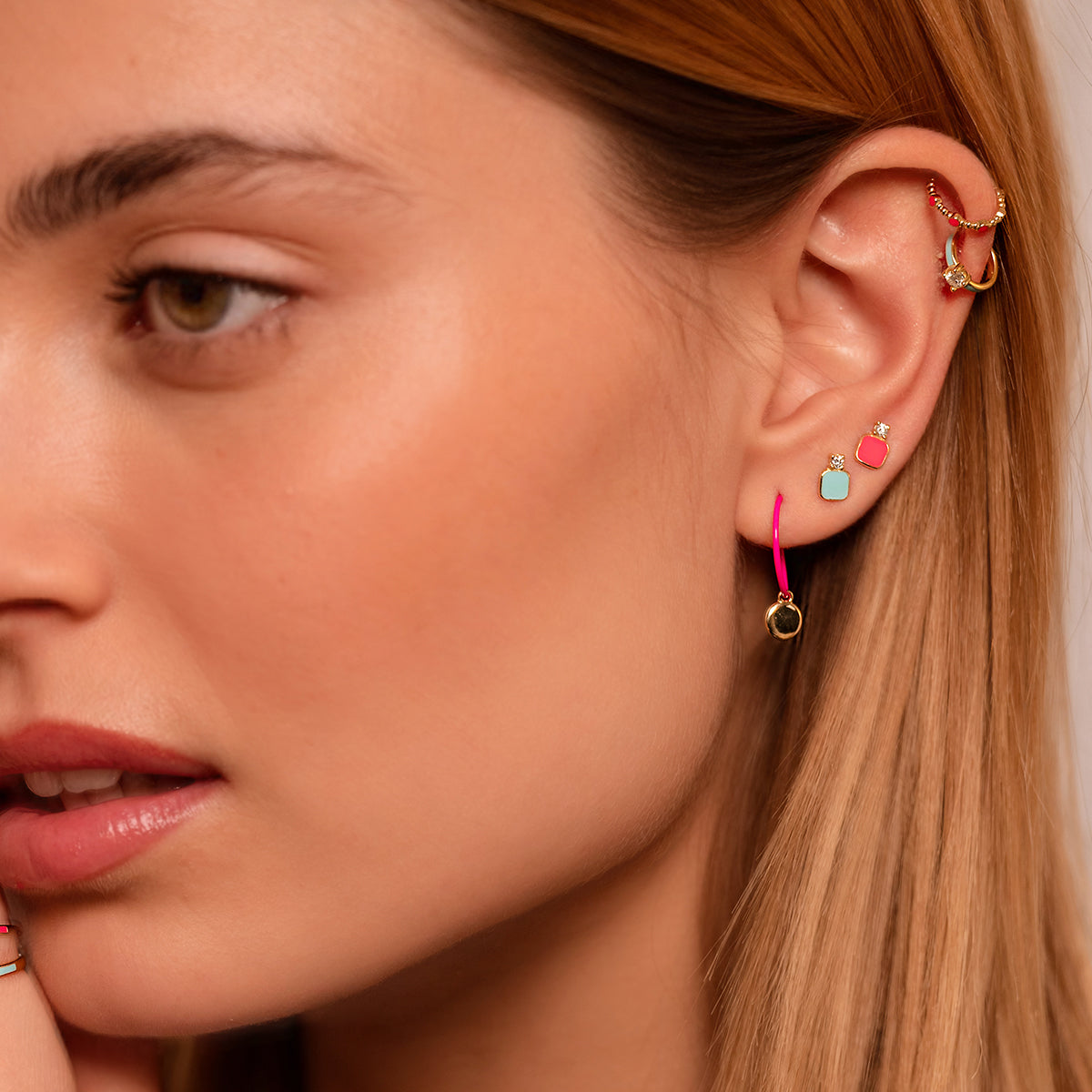 Earrings - Mini hoop mono-earring with lab-grown diamond and enamel - ORO18KT - 5 | Rue des Mille