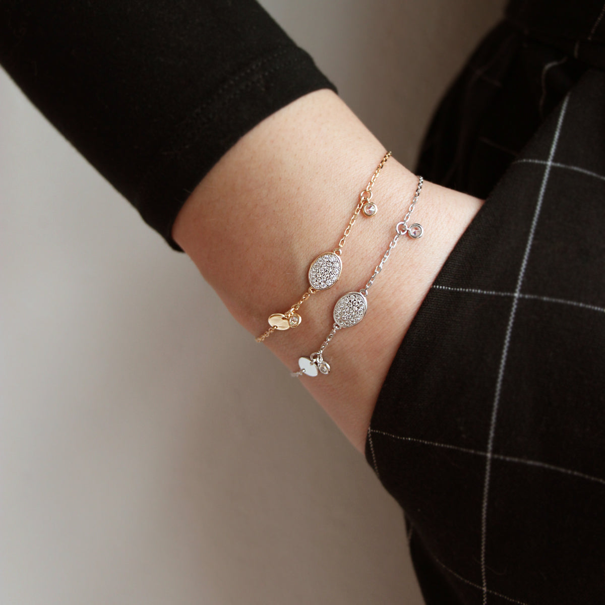 Small pavè oval pendant chain and bezel bracelet - SHAPES