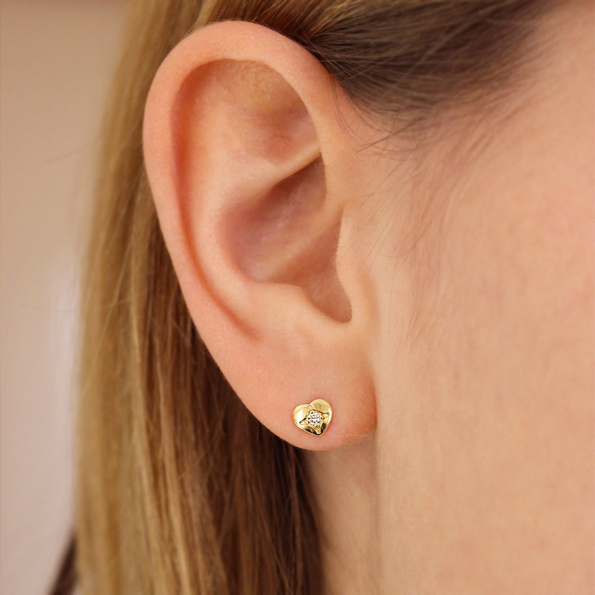 Earrings - Heart lobe earrings with central lab-grown diamond - ORO18KT - 2 | Rue des Mille