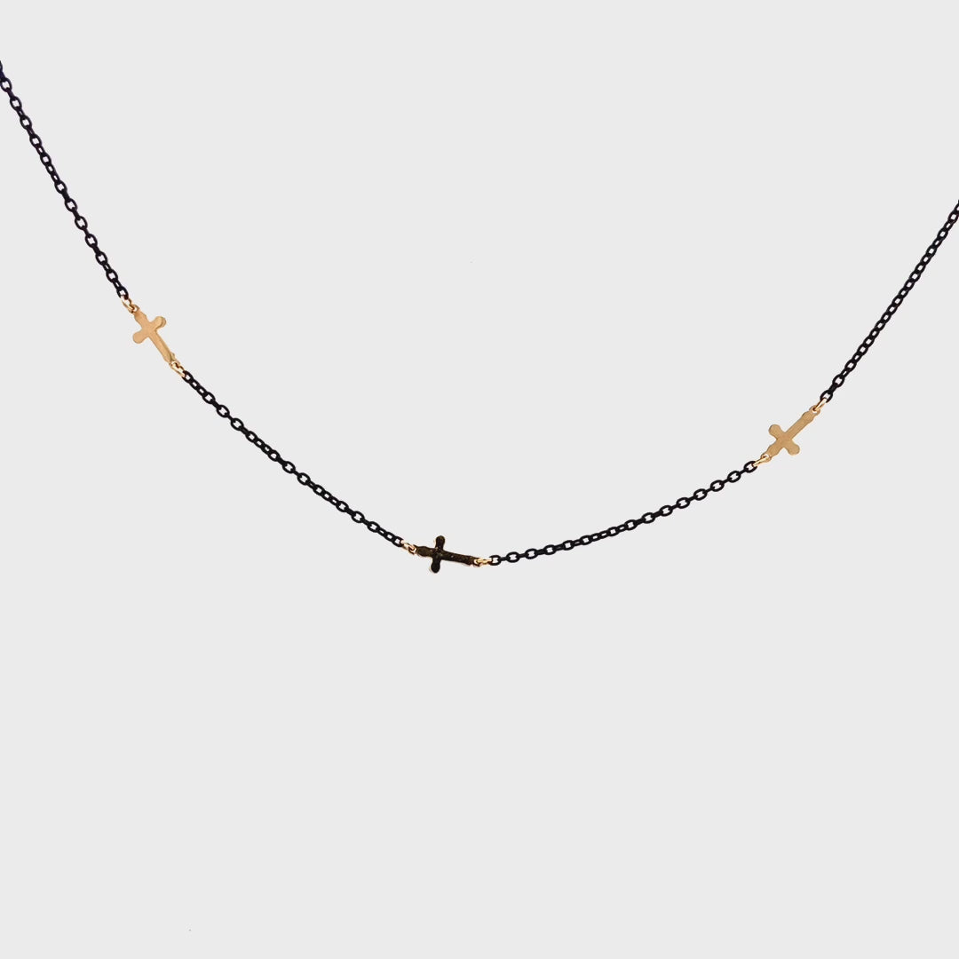 Chokers - Choker with 3 alternating crosses and patent chain - ORO18KT - thumbnail - video - 1 | Rue des Mille