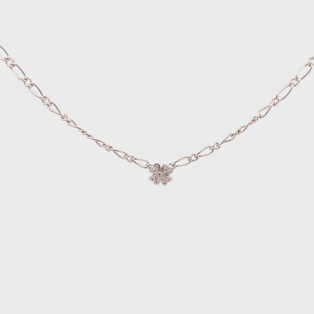 Chokers - Small pavè four-leaf clover cheval chain choker - SHAPES - thumbnail - video - 1 | Rue des Mille
